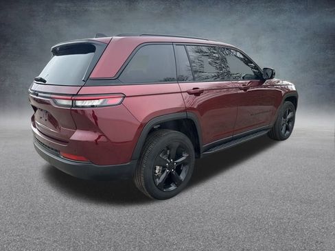 Used 2023 Jeep Grand Cherokee Altitude image 6