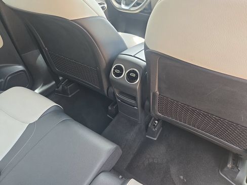 Used 2022 Mercedes-Benz GLB 250 image 11