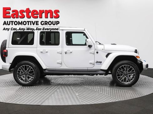 Used 2022 Jeep Wrangler Unlimited Sahara image 4