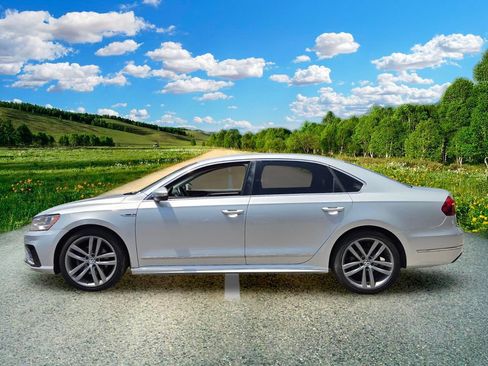 Used 2017 Volkswagen Passat 1.8T R-Line FWD image 3