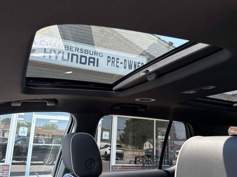 Used 2023 Chevrolet Traverse Premier AWD/4WD image 4
