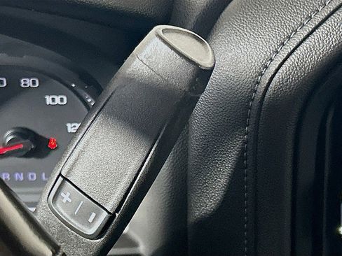 Used 2022 Chevrolet Silverado 1500 LT w/ Leather Package image 17