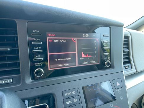 Used 2020 Toyota Sienna L FWD image 16