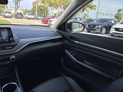 Used 2023 Nissan Altima 2.5 SR FWD image 15