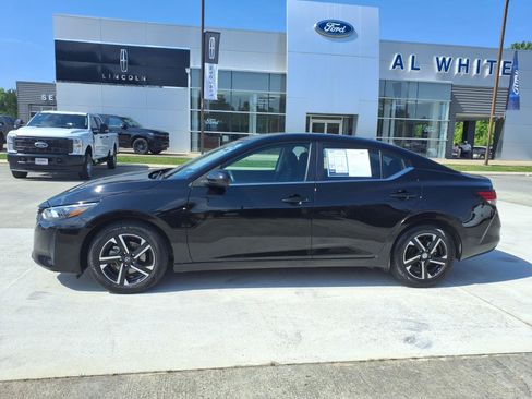 Used 2024 Nissan Sentra SV FWD image 2