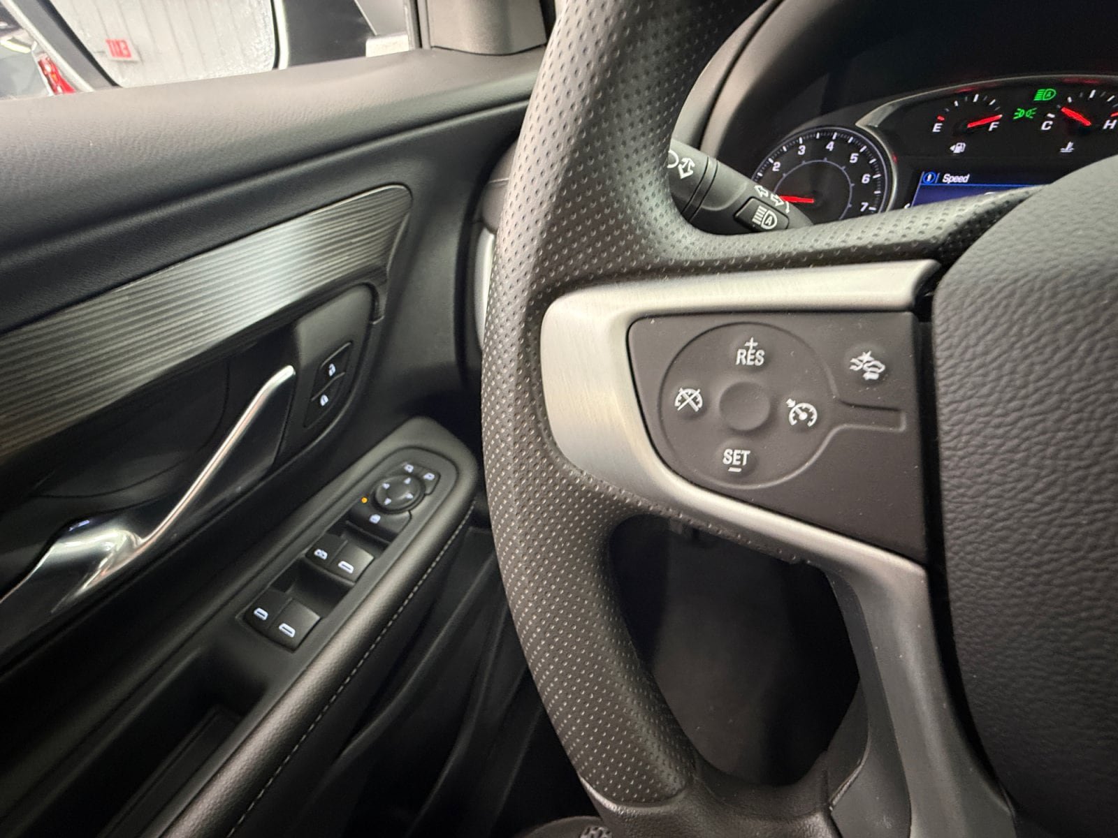 Used 2022 GMC Terrain SLE w/ Driver Convenience Package AWD/4WD image 17