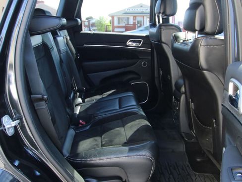 Used 2015 Jeep Grand Cherokee SRT w/ Luxury Group II AWD/4WD image 12