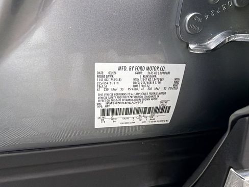 Used 2024 Ford Explorer XLT RWD image 32