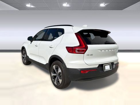 Used 2023 Volvo XC40 B5 Plus w/ Protection Package Premier image 3