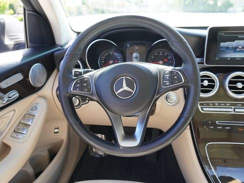 Used 2019 Mercedes-Benz GLC 300 4MATIC image 22