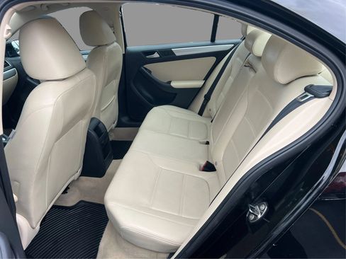 Used 2013 Volkswagen Jetta SE FWD image 11
