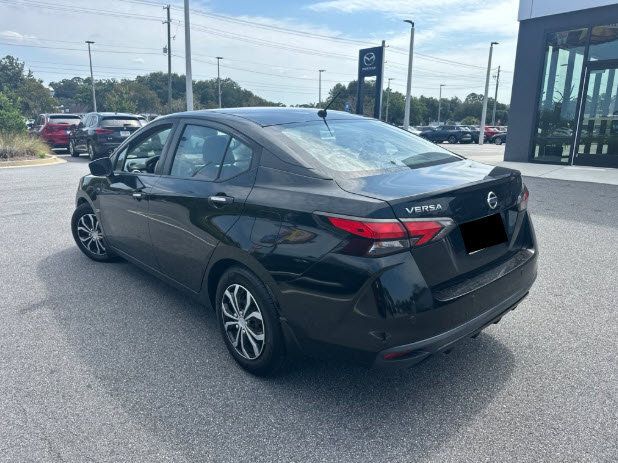 Used 2020 Nissan Versa S FWD image 4