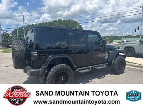 Used 2018 Jeep Wrangler Unlimited Sahara AWD/4WD image 3