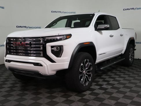 Used 2024 GMC Canyon Denali AWD/4WD image 11