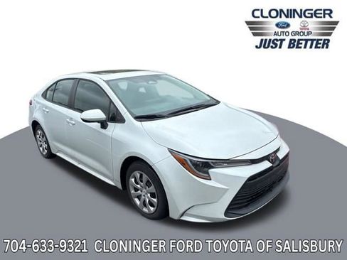 Used 2023 Toyota Corolla LE FWD image 1