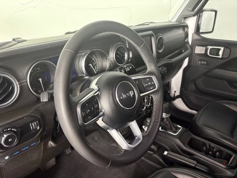 Used 2023 Jeep Wrangler Unlimited Sahara w/ Cold Weather Group AWD/4WD image 17