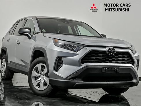 Used 2022 Toyota RAV4 LE AWD/4WD image 1