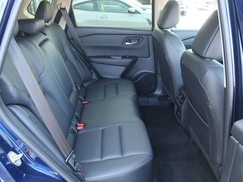 Used 2024 Nissan Rogue SL AWD/4WD image 22