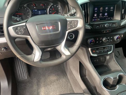 Used 2024 GMC Terrain SLE w/ Driver Convenience Package image 15