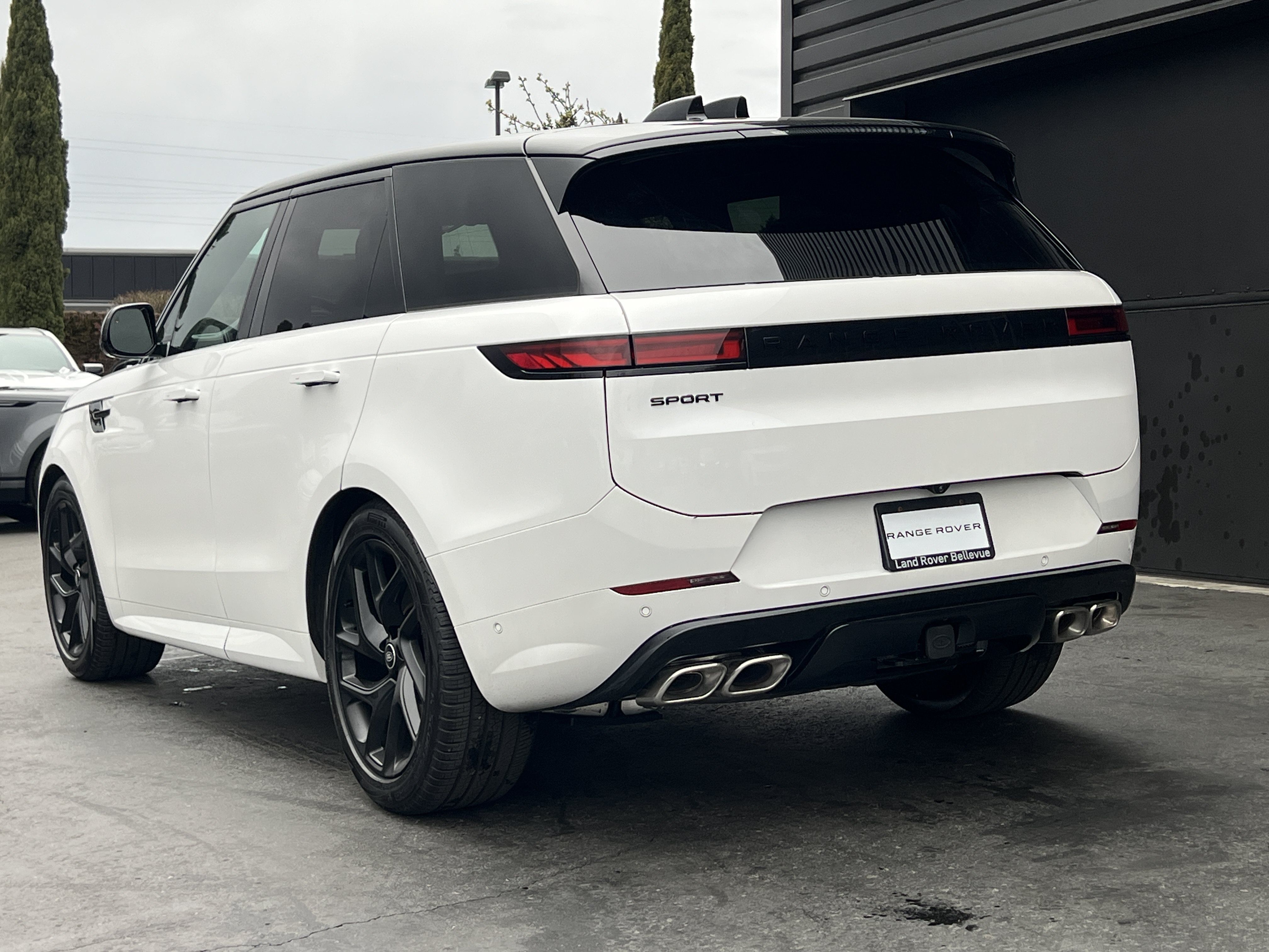 New 2025 Land Rover Range Rover Sport Dynamic SE AWD/4WD image 6