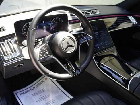 Used 2023 Mercedes-Benz S 500 4MATIC image 3