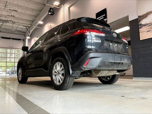 Used 2024 Toyota Corolla Cross LE w/ Moonroof Package AWD/4WD image 5