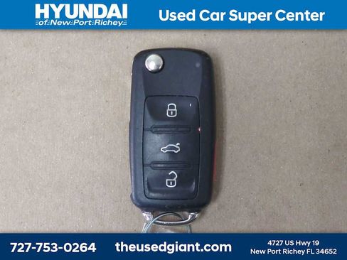 Used 2013 Volkswagen Beetle 2.5 FWD image 25