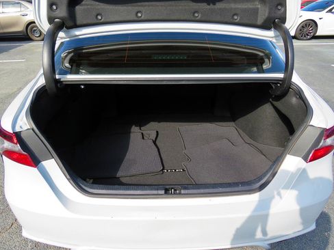 Used 2022 Toyota Camry SE w/ Carpet Mat Package (TMS) image 15