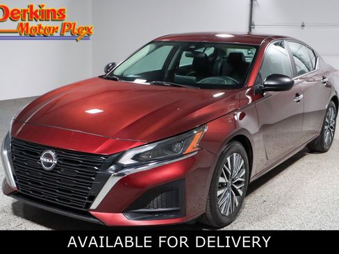 Used 2024 Nissan Altima 2.5 SV FWD image 1