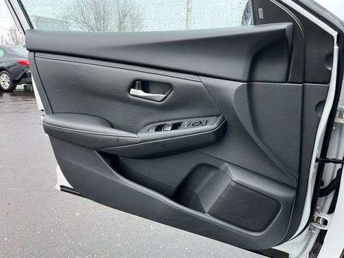 Used 2025 Nissan Sentra SV image 18