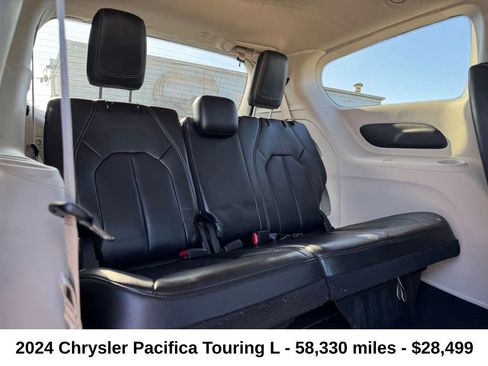 Used 2024 Chrysler Pacifica Touring-L image 30
