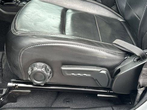 Used 2018 Jeep Wrangler Unlimited Sahara image 11