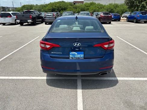 Used 2015 Hyundai Sonata SE w/ Option Group 09 FWD image 4