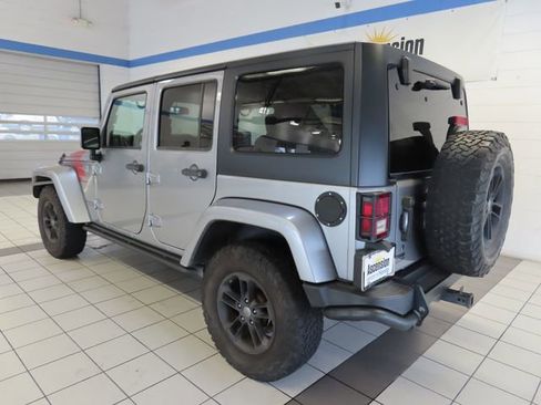 Used 2017 Jeep Wrangler Unlimited Sahara AWD/4WD image 9