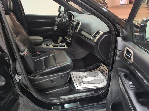 Used 2017 Jeep Grand Cherokee Limited AWD/4WD image 9