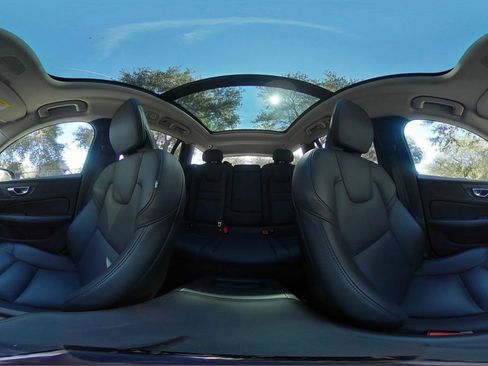 Used 2025 Volvo V60 B5 Cross Country Plus image 38