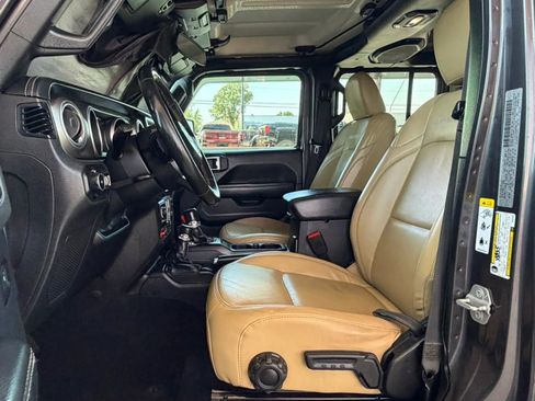 Used 2018 Jeep Wrangler Unlimited Rubicon w/ Dual Top Group AWD/4WD image 48