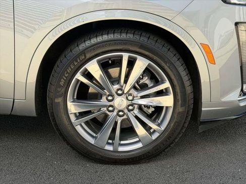 Used 2025 Cadillac XT6 Premium Luxury AWD/4WD image 8