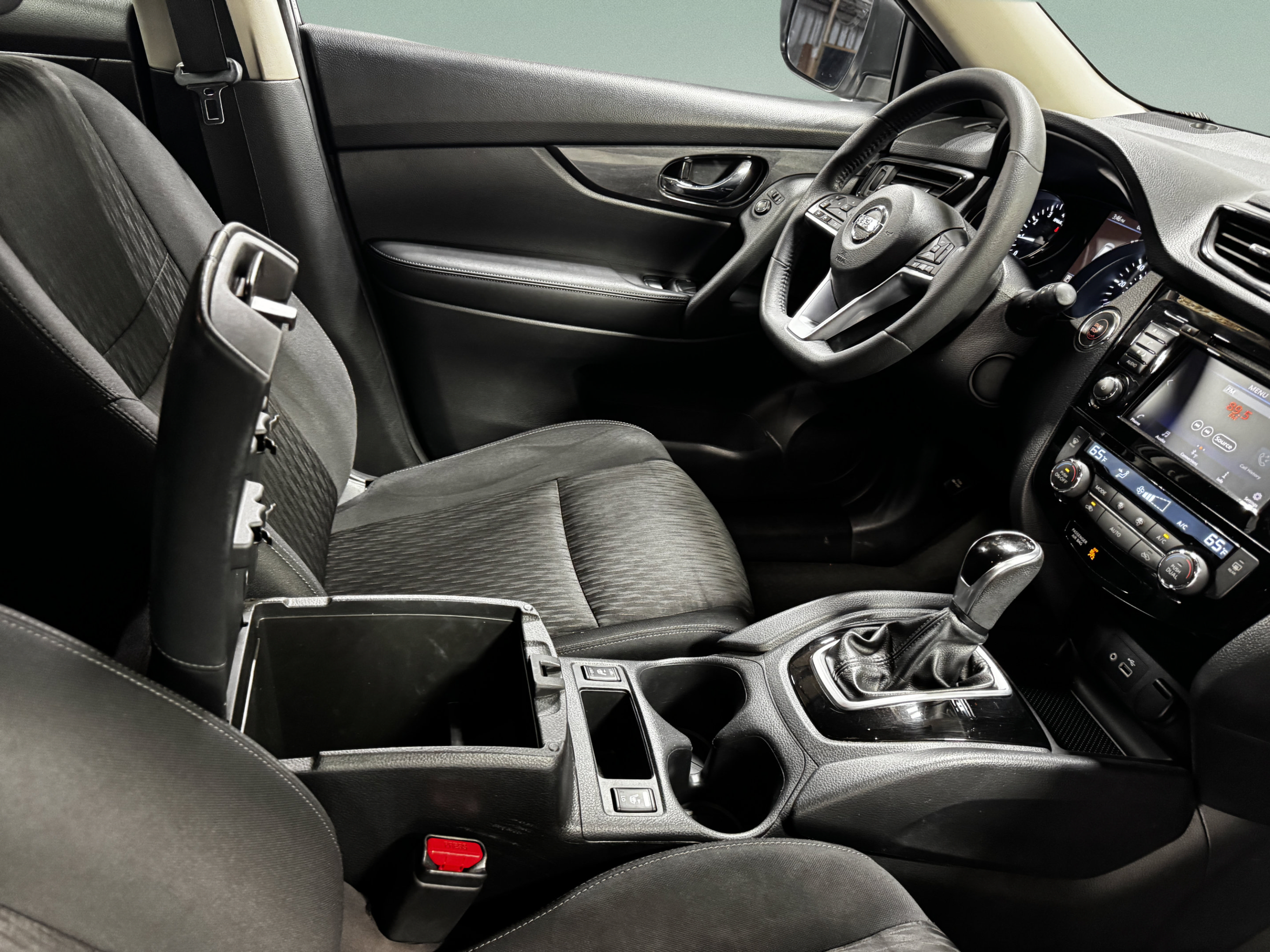 Used 2019 Nissan Rogue SV FWD image 29