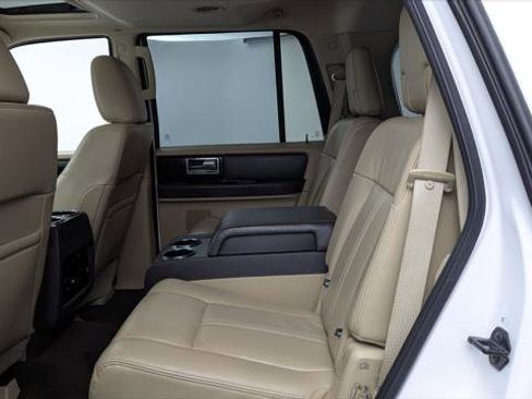 Used 2017 Lincoln Navigator Reserve image 16