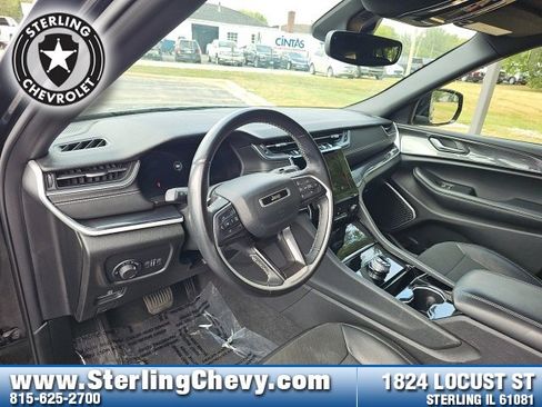 Used 2022 Jeep Grand Cherokee L Laredo image 11
