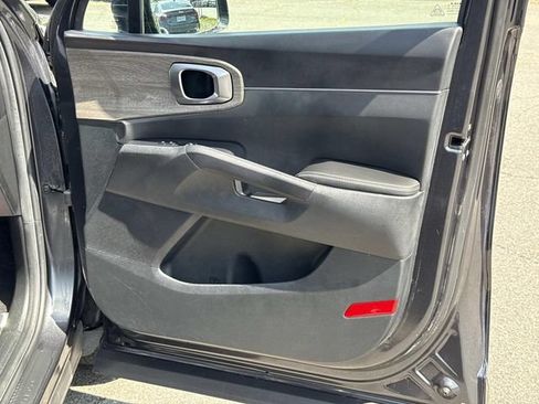 Used 2023 Kia Sorento S w/ Panoramic Sunroof Package AWD/4WD image 8