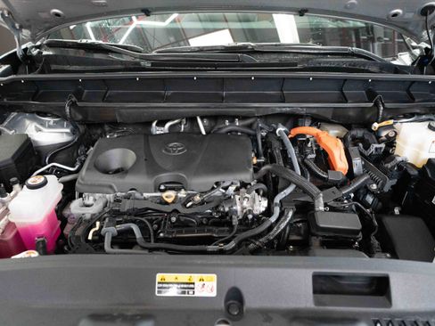 Used 2024 Toyota Highlander Platinum image 29