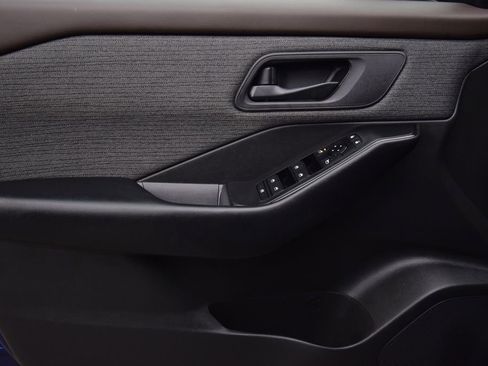 Used 2023 Nissan Rogue S image 23