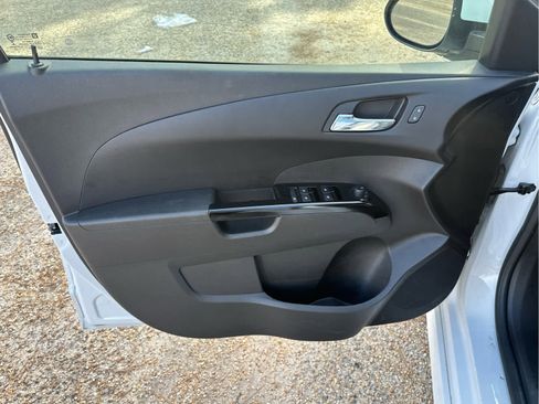 Used 2020 Chevrolet Sonic LT w/ Convenience Package image 18