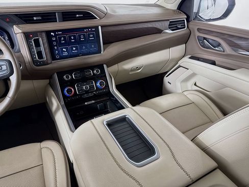 Used 2023 GMC Yukon Denali RWD image 23