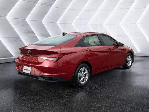 Used 2022 Hyundai Elantra SE image 4
