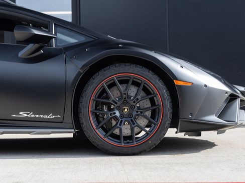 Used 2023 Lamborghini Huracan Sterrato AWD/4WD image 11
