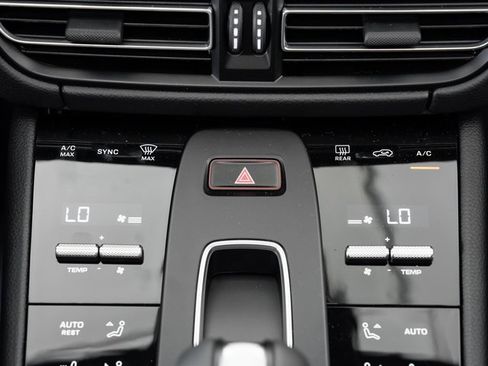 Certified 2025 Porsche Macan image 19