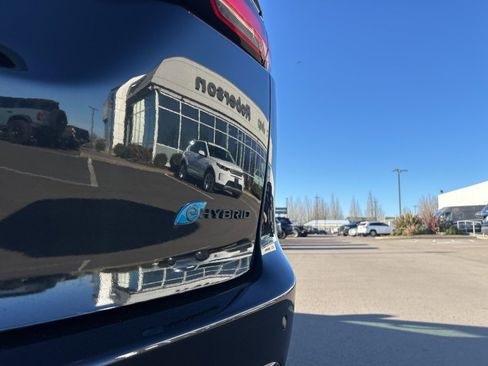 Certified 2023 Chrysler Pacifica Touring-L w/ Uconnect Theater Family Group image 6